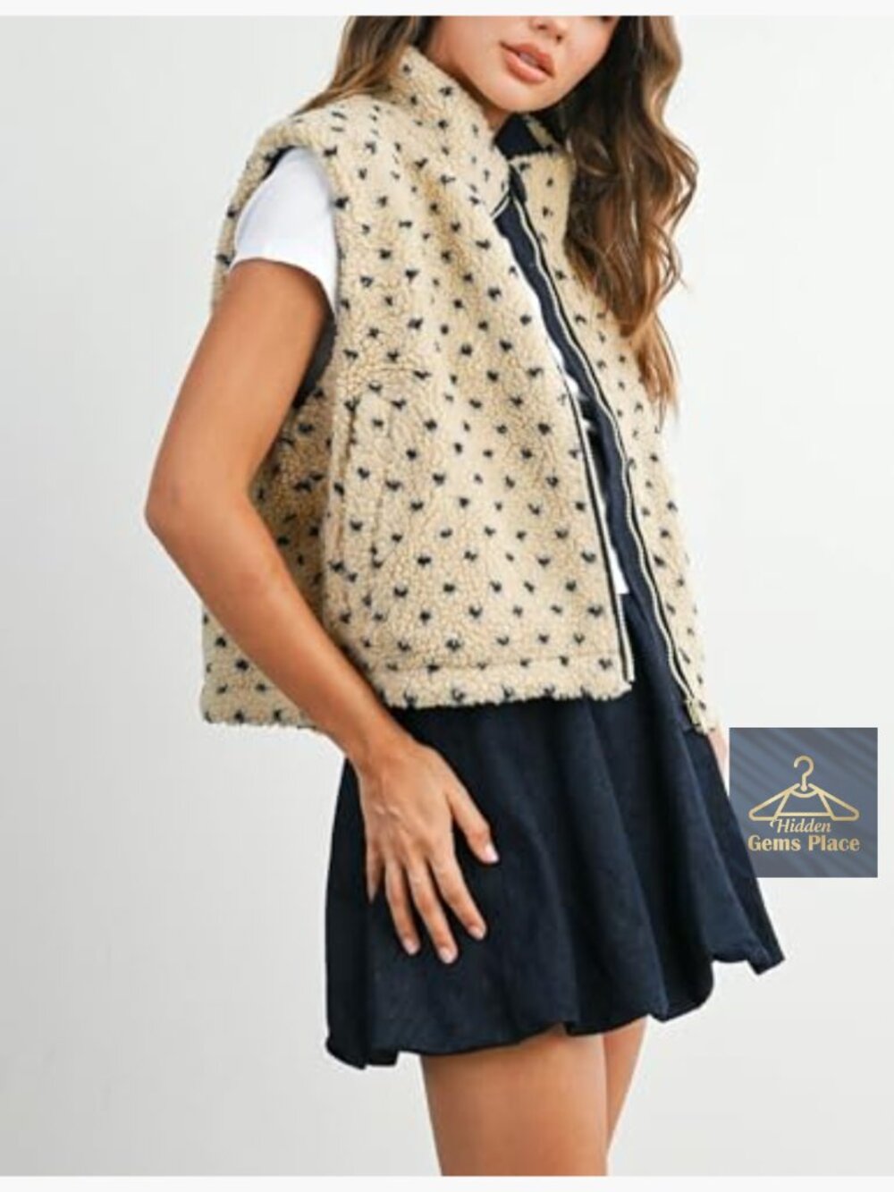 Sleeveless Faux Fur Fleece Vest with Pockets Zipper Closure - Picture 2 of 7